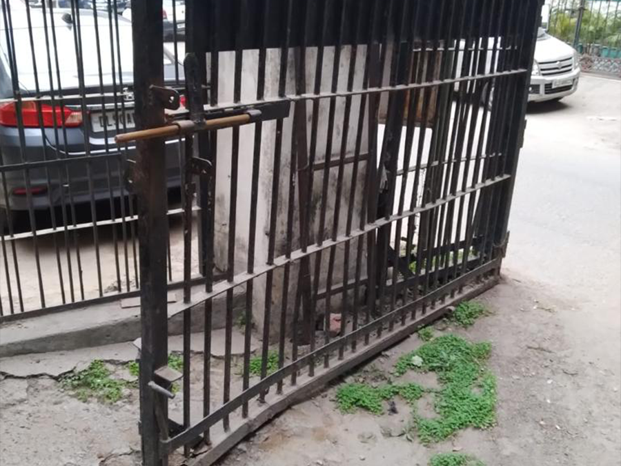 Some Drunkards Broke the Locks/Gate No. 4