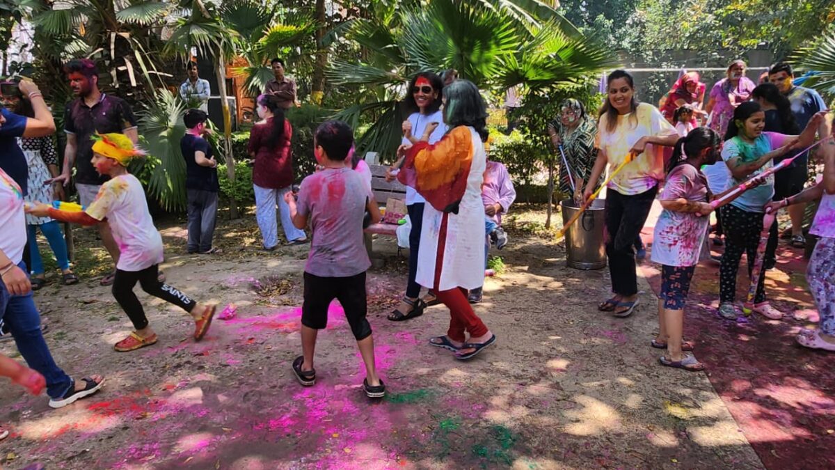 Holi Celebrated With Gusto In Green Park Extn.