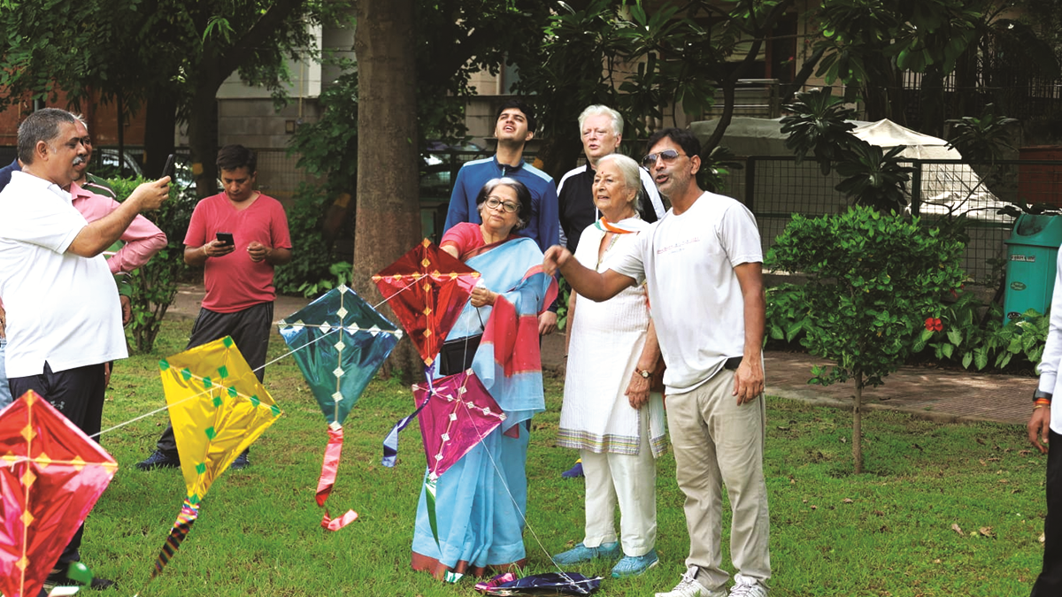 AL: Colorful Kites Soaring High!