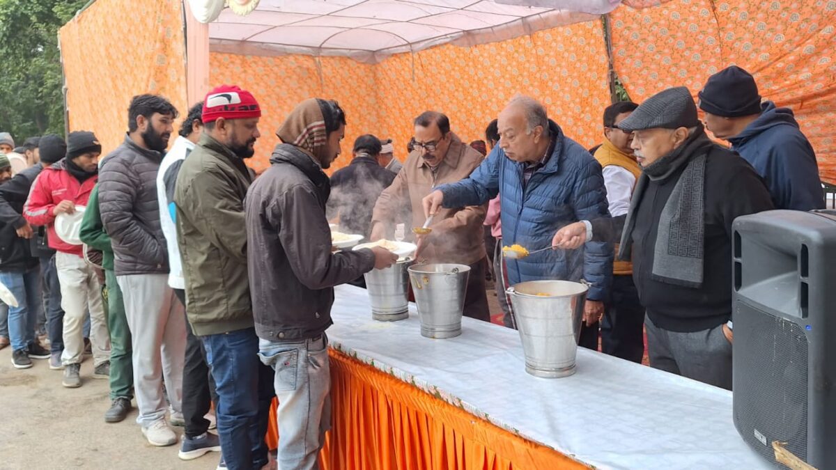 Welcoming 2025 By Organizing A Bhandara At Gate No 2 Of H Block DLF Phase 1